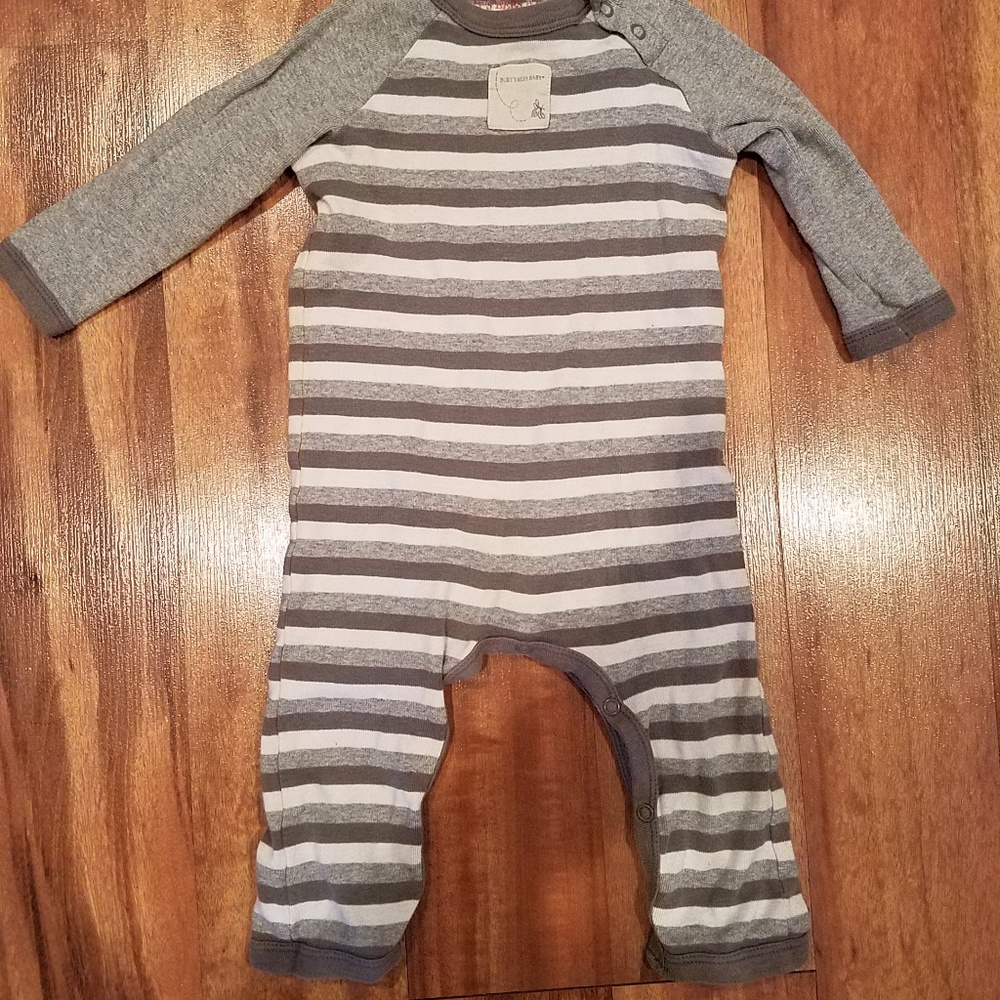 Burt's Bees grey and white outfit size 3/6 months in great condition - Picture 2 of 2